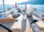 BGYB_Charter_Oyster825_CHAMPAGNEHIPPY_platforms_photo9